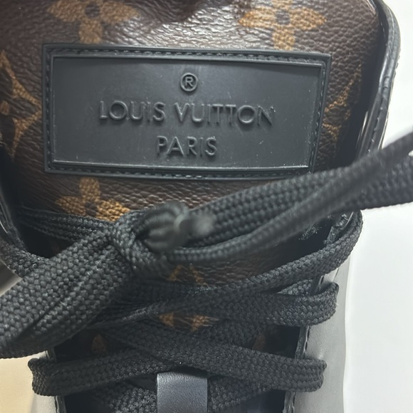 Louis Vuitton - Picture 11 of 12